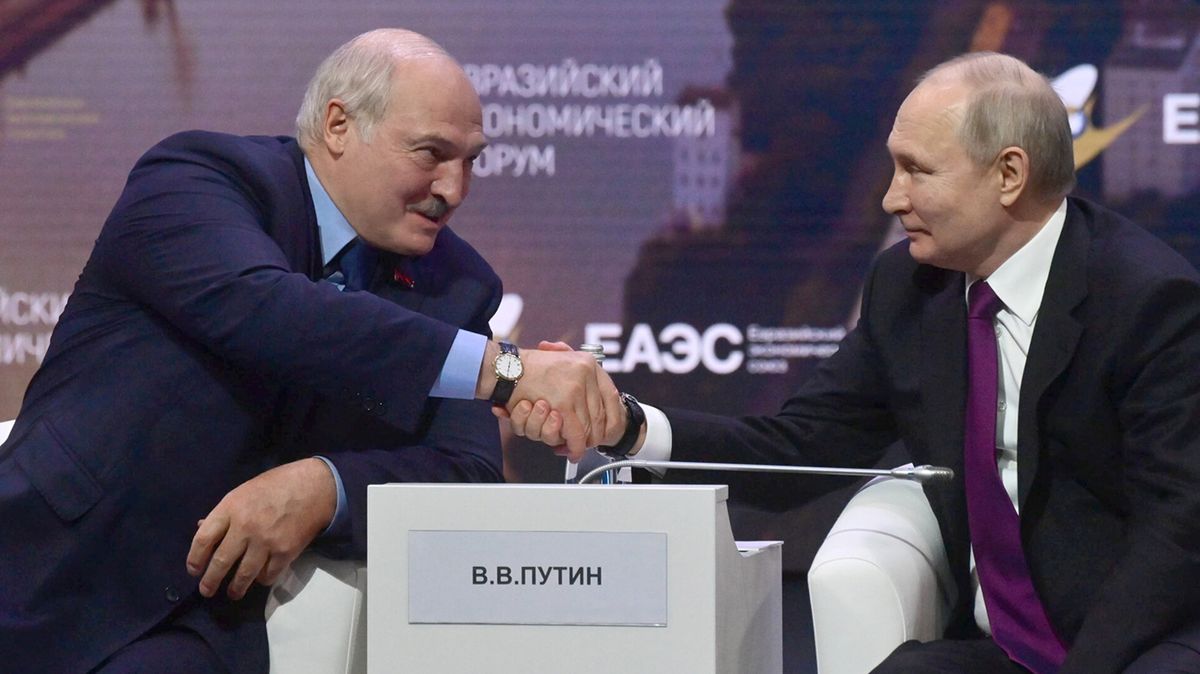 O krok blíž Putinovi. Na Lukašenka může čekat zatykač za únosy dětí
